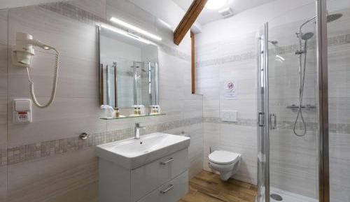 Deluxe Double Room with Shower