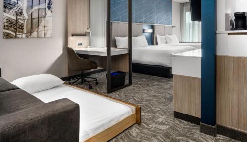 Suite with Two Queen Trundle Beds 