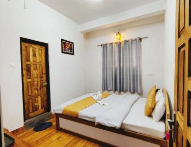 Standard Queen Room