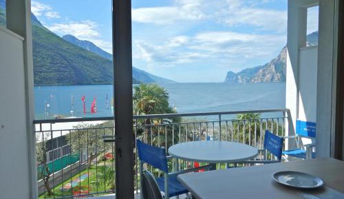 Apartment with Lake View