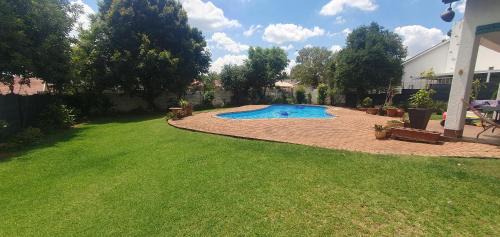 Queen Suite with Pool View