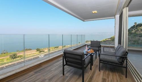 Apartment with Lake View