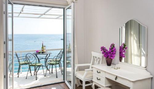 Two Bedroom Apartment with Balcony and Sea View