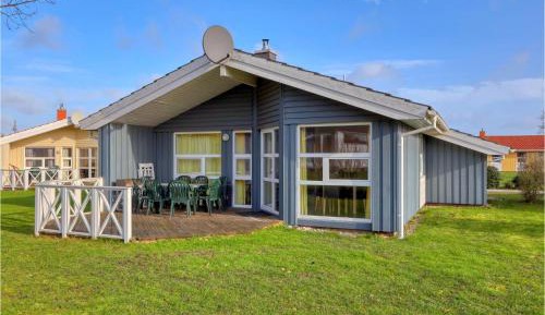 Three-Bedroom Holiday Home 