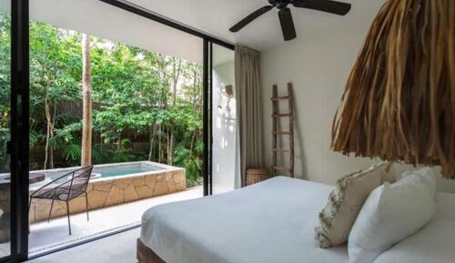 Tropical Room with Plunge Pool and Private Garden