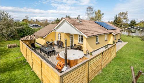 Four-Bedroom Holiday Home