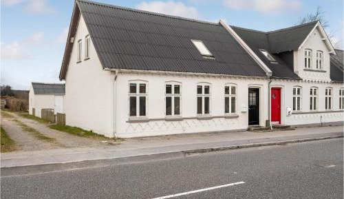Three-Bedroom Holiday Home 