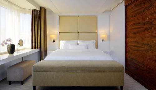 Corner Suite