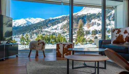 Apartment with Mountain View