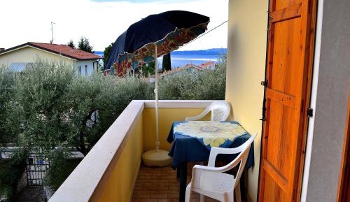 One-Bedroom Apartment with Garden View