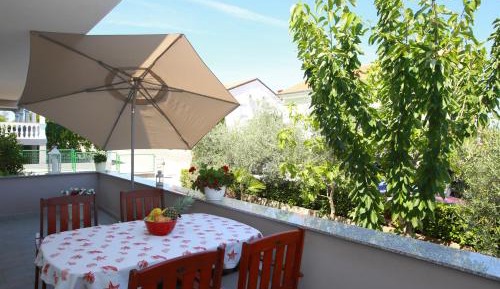 Apartment with Garden View