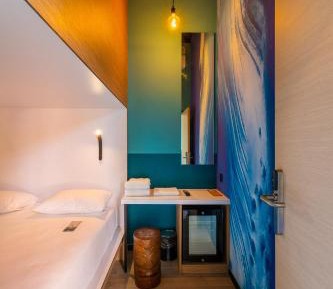 Polynesian Cabin Double with king size bed that can be placed high up