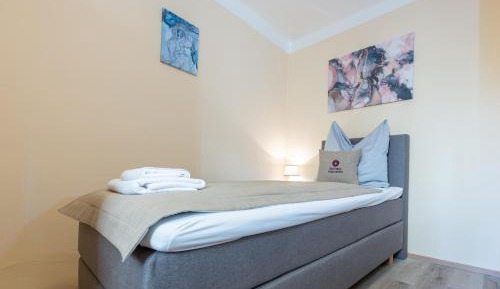 Single Room with Shared Bathroom Garden View