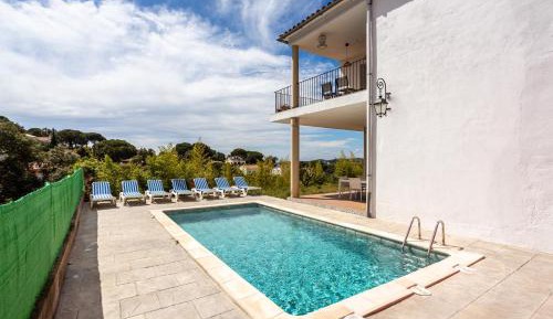 Villa with Garden View