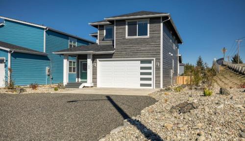 Three-Bedroom Holiday Home 