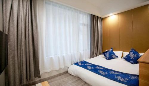 Standard Queen Room