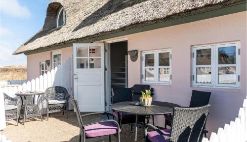 One-Bedroom Holiday Home