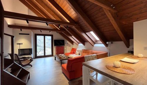Apartment with Mountain View
