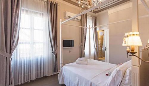 Junior Suite with Balcony