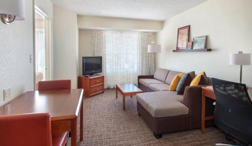 One-Bedroom Queen Suite