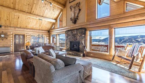 Three-Bedroom Holiday Home 