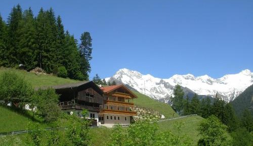 Apartment with Mountain View