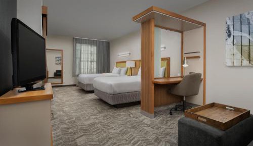 Studio with Two Queen Beds and Trundle Bed
