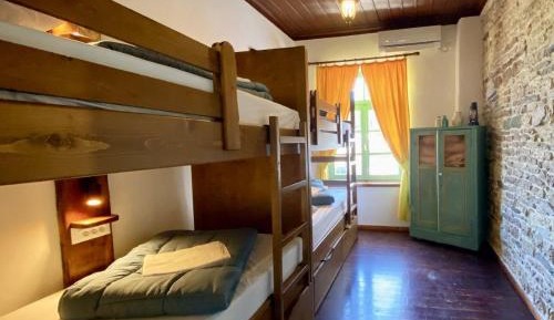 Bed in 4-Bed Mixed Dormitory Room