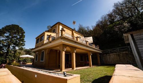 Villa with Garden View