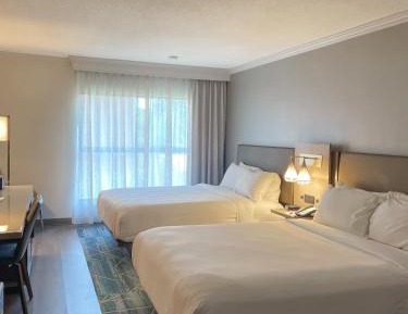 Deluxe Queen Room with Two Queen Beds - Hearing Accessible