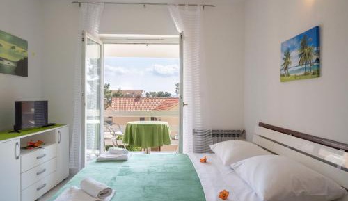 Comfort One Bedroom Apartment with Balcony and Sea View