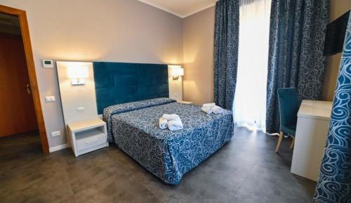 Double or Twin Room with Sea View
