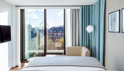 Premium Queen Room with Balcony and City View