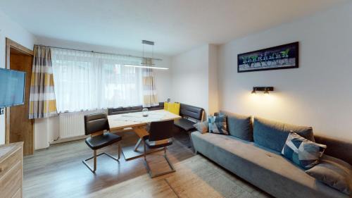 Apartment with Mountain View