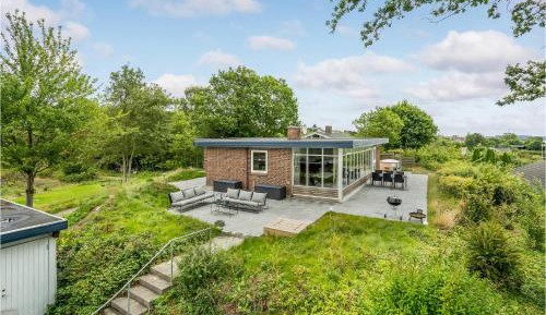 Three-Bedroom Holiday Home 