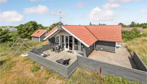 Three-Bedroom Holiday Home 
