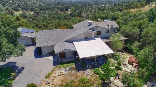 Three-Bedroom House - Annex
