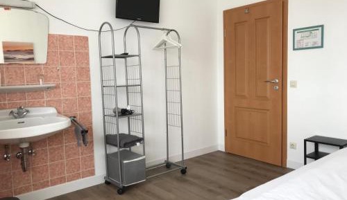 Single Room with Shared Toilet