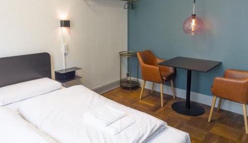 Large Double Room with Shared Bathroom