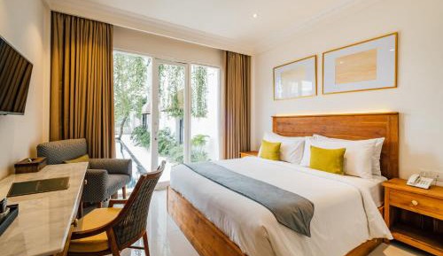 Superior Double or Twin Room with Pool View