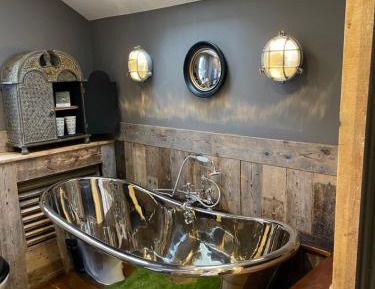 Deluxe King Suite