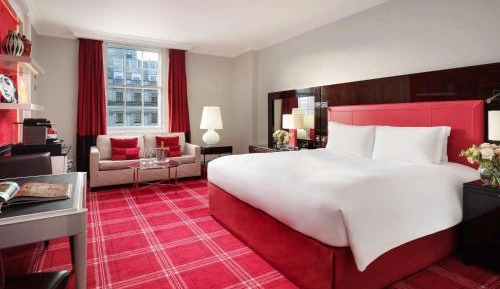 Junior King Suite with Lounge Space and Waterloo Place View