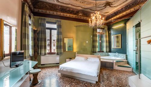 King Room with Spa Bath