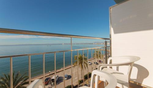 Double or Twin Room with Sea View
