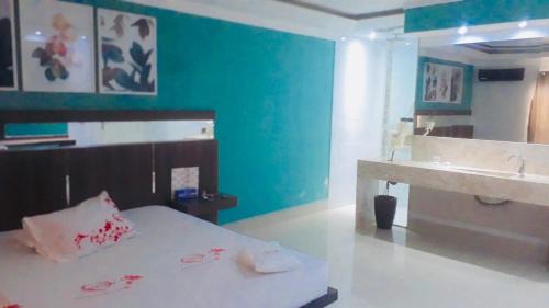 Deluxe Queen Room