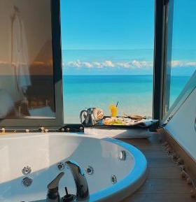 Peerless Suite with Spa Bath and Fireplace