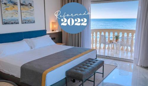 Deluxe Room with Balcony and Sea View