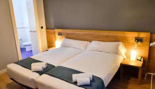 Quadruple Room with Private Bathroom
