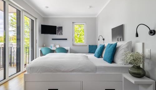 Large Studio with Kitchenette and Balcony