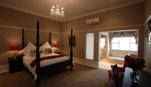 Deluxe Queen Room 3
